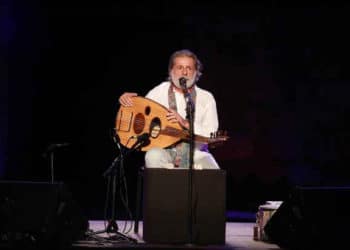 Tunisie : Marcel Khalifa chante pour les martyrs tunisiens à Carthage