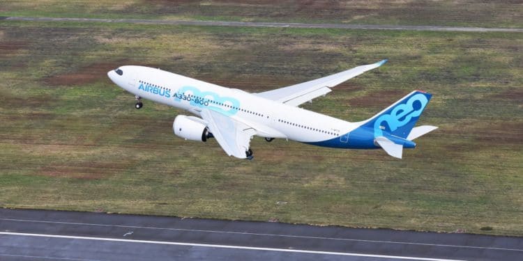 Le premier A330-800 décolle pour son vol inaugural