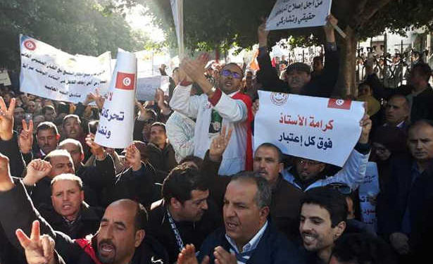 Tunisie : Des journalistes agressés physiquement par des enseignants
