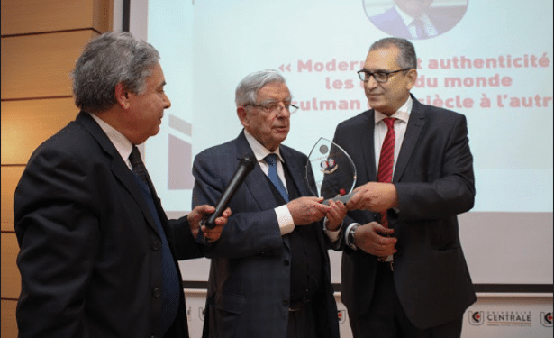 Tunisie : Jean Pierre Chevènement  donne une conférence sur le thème « Modernité et authenticité : les défis du monde musulman d’un siècle à l’autre »