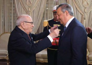 Tunisie : le président de l’Espérance sportive de Tunis , décoré par le chef de l’Etat