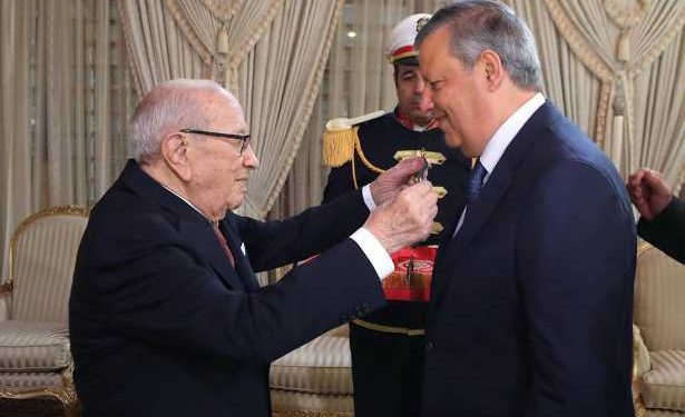 Tunisie : le président de l’Espérance sportive de Tunis , décoré par le chef de l’Etat