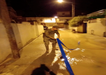 Tunisienne ; L&rsquo;Armée Nationale intervient pour aider les citoyens de l&rsquo;Ariana lors d&rsquo;inondations