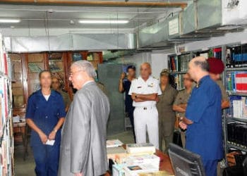 Tunisie : Le ministre de la défense nationale en visite au département des archives et de la documentation