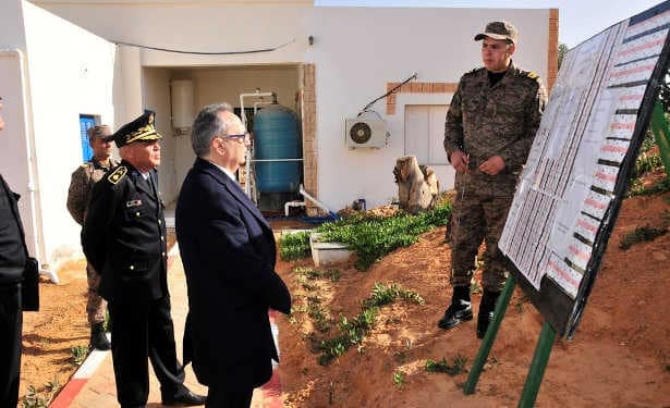 Tunisie : Le ministre de la Défense rend visite à la base aérienne de Gabès