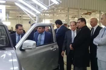 Tunisie :    Le ministre de l&rsquo;Industrie et des Petites et Moyennes Entreprises  assiste à l’exportation de 50 pick-up de la marque « Peugeot », montés en Tunisie au Ghana pour un montant estimé à 630 mille euros