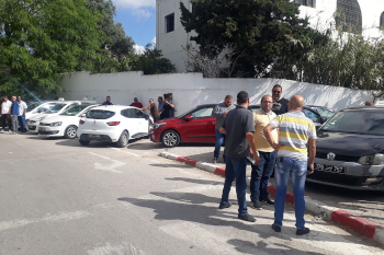 Tunisie : Les écoles de conduite se manifestent à la place de Ksaba