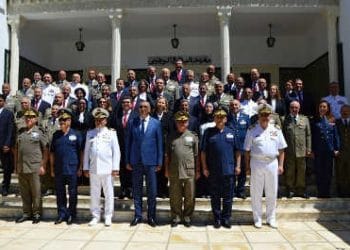 Tunsiie : Le ministre de la Défense nationale supervise la clôture de la trente-septième session  de l&rsquo;Institut de la défense nationale