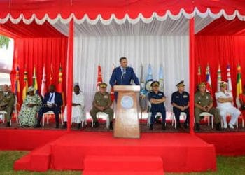 Tunisie : Le ministre de la Défense nationale supervise la cérémonie de remise des diplômes de la 42e session de l&rsquo;École d&rsquo;état-major