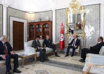 A l’occasion de la fin de sa mission en Tunisie , Fakhfakh reçoit l’ambassadeur de France, Olivier Poivre d’Arvor