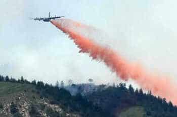 Tunisie : L&rsquo; armée nationale intervient   pour soutenir les efforts visant à éteindre un incendie  dans la région d&rsquo;Amdoun du gouvernorat de Béjà