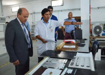 Tunisie : Le ministre de l&rsquo;Industrie et des Petites et Moyennes Entreprises effectue une visite à  la société  » SAMM AUTOMATION  » au gouvernorat d’Ariana