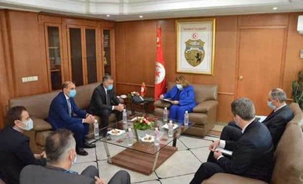 Tunisie :  La ministre de l&rsquo;Industrie, de l&rsquo;Énergie et des Mines Mme Salwa Saghaier reçoit une délégation de haut rang de la compagnie pétrolière italienne « Eni »