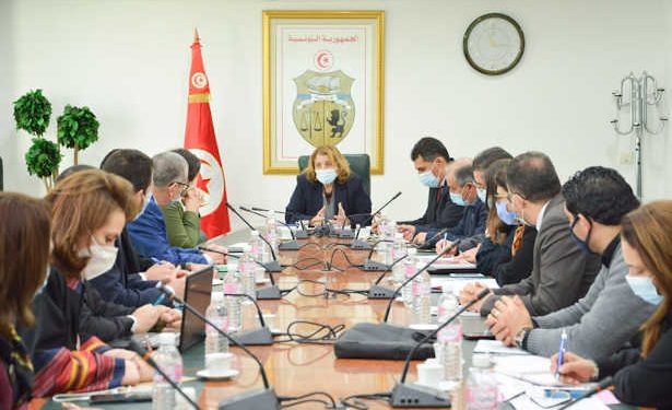 Tunisie – Mme Salwa Saghaier : le développement du secteur des industries pharmaceutiques grâce à un partenariat entre les secteurs public et privé est une priorité dans la stratégie de promotion du secteur industriel