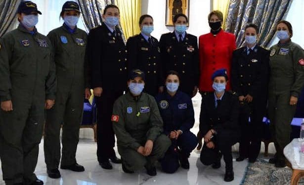 Barbara M. Barrett , la Secrétaire d&rsquo;État de l&rsquo;armée de l&rsquo;air américaine :   » L&rsquo; approche genre de l&rsquo;armée tunisienne est un modèle de mise en œuvre de l&rsquo;égalité entre les hommes et les femmes « 