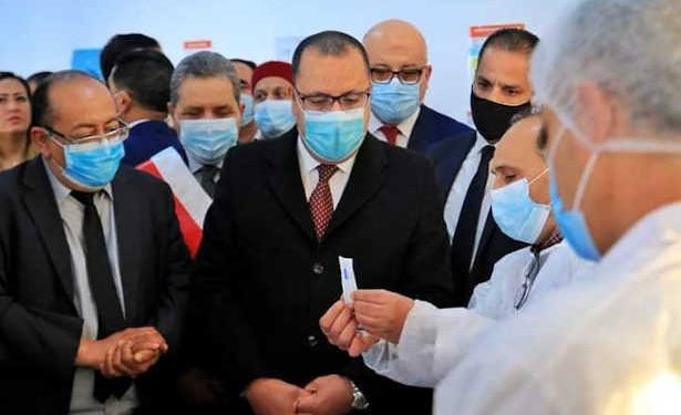 Tunisie : Hichem Mechichi supervise une opération blanche en prévision de la campagne de vaccination