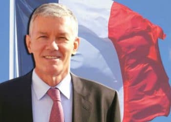 Tunisie : La France fait don  à la Tunisie de 325.000 doses de vaccin AstraZeneca selon l »ambassadeur de France en Tunisie, André Parant