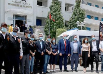 Tunisie : Orange  avec l’appui de la Fondation Orange, fait don d’une ambulance, de 200 tablettes et de 50 ordinateurs au Ministère de la Santé, pour soutenir la campagne nationale de vaccination