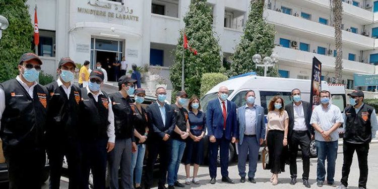 Tunisie : Orange  avec l’appui de la Fondation Orange, fait don d’une ambulance, de 200 tablettes et de 50 ordinateurs au Ministère de la Santé, pour soutenir la campagne nationale de vaccination