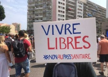 France :  Des milliers de français dans les rues  contre le pass sanitaire