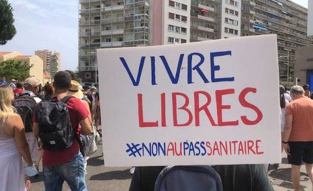 France : Des milliers de français dans les rues contre le pass sanitaire