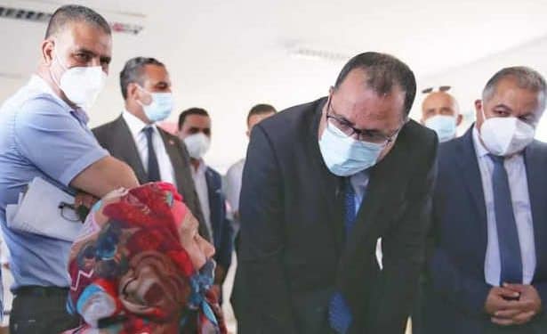Tunisie : Le  chef du gouvernement Hichem Mechichi en visite aux centres de vaccination de Sejnane et Joumine