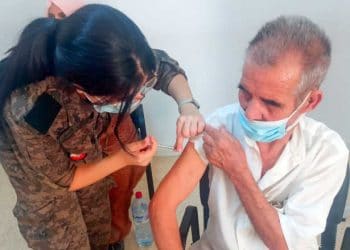 Tunisie :  Les équipes sanitaires militaires ont réussi à vacciner plus de 13 000 personnes en une journée dans 5 gouvernorats