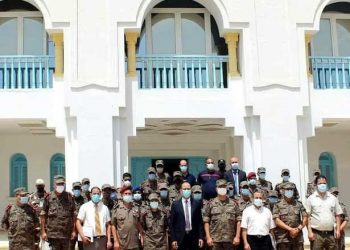 Tunisie : un groupe de cadres médicaux et paramédicaux militaires  en  renfort au gouvernorat de Tataouine