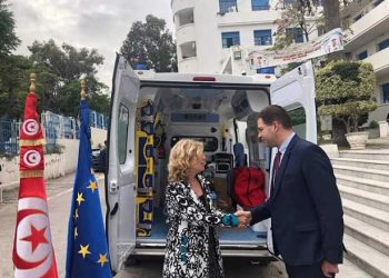 Tunisie : L&rsquo;Union Européenne remet  14 ambulances de type A et 88 véhicules utilitaires aux autorités sanitaires tunisiennes