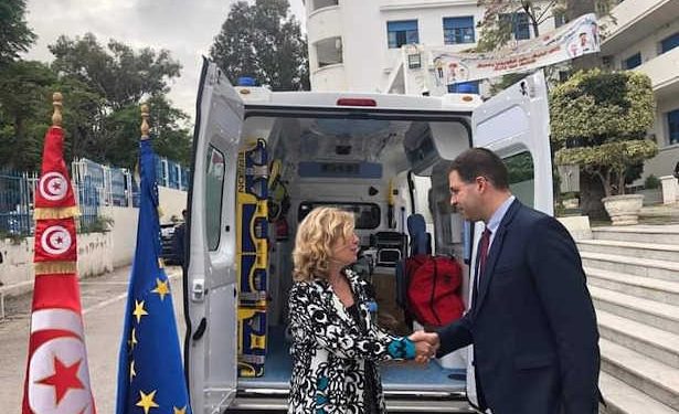 Tunisie : L&rsquo;Union Européenne remet  14 ambulances de type A et 88 véhicules utilitaires aux autorités sanitaires tunisiennes