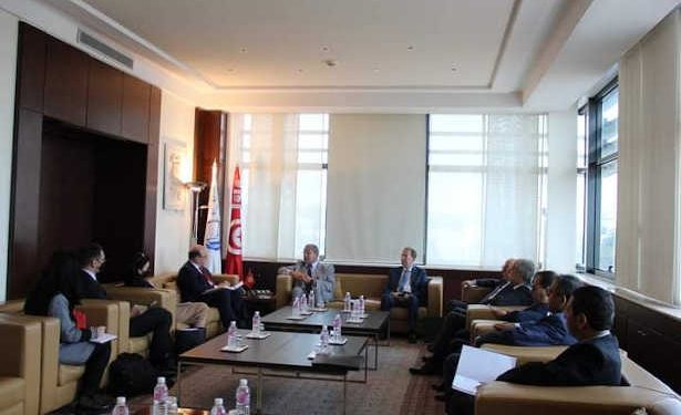 Tunisie : Le président de l&rsquo;Union tunisienne de l&rsquo;industrie, du commerce et de l&rsquo;artisanat (Utica), Samir Majoul, reçoit une délégation du Fonds monétaire international (FMI) conduite par Taline Koranchelian, directrice adjointe au département Moyen Orient et Asie Centrale