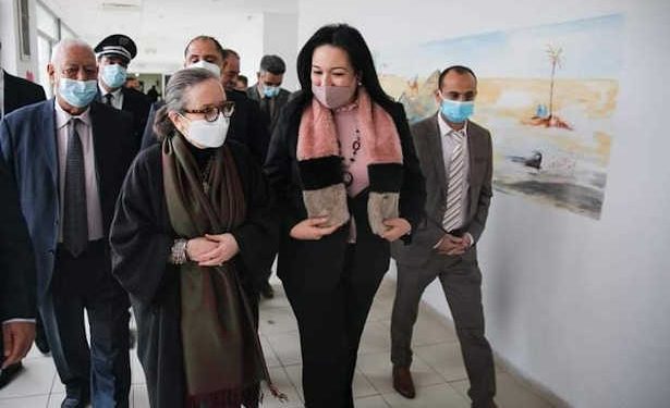 Tunisie : La cheffe du gouvernement, Nejla Bouden partage le repas de rupture du jeûne avec des séniors et des enfants à Gammarth