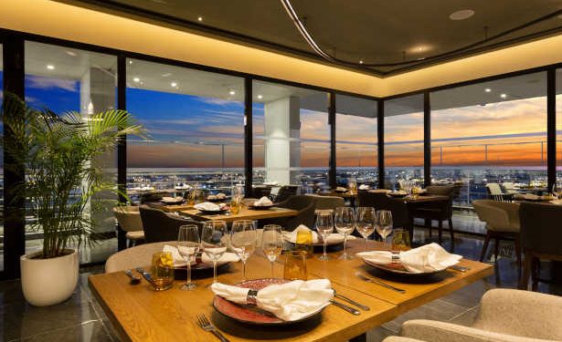 Tunisie : L’hôtel Tunis Marriott inaugure son restaurant chic « L’Onzième Grill » avec une vue imprenable sur le Grand Tunis