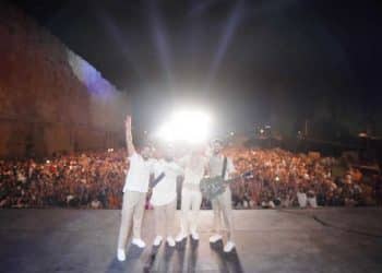 Avant son spectacle à Carthage :« Adonis » chante devant 4000 spectateurs au festival de Baalbak – Liban