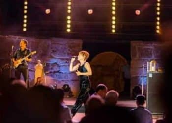 Tunisie :Première rencontre de la star française Zaz avec le public de Carthage