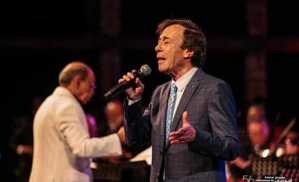 Tunisie : Clôture de la 56è édition du festival international de Hammamet par un spectacle qui valorise la carrière d’une sommité de la chanson tunisienne « Adnen Chaouachi »