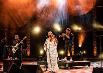 Tunisie : Badiaa Bouhrizi & Oum, Un duo musical féminin  conquit le public de la 56ème édition du festival international de Hammamet