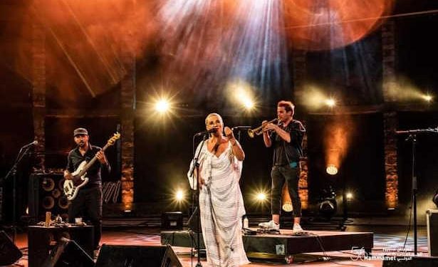 Tunisie : Badiaa Bouhrizi & Oum, Un duo musical féminin  conquit le public de la 56ème édition du festival international de Hammamet