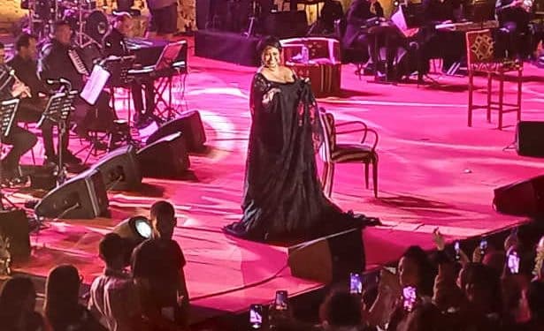 Clôture du Festival international de Carthage : Shirine Abdelwaheb sur la scène  de Carthage, un exemple de femme forte en déception