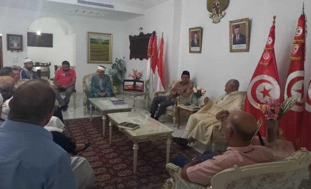  Tunisie : L’ambassade d’Indonésie  honore la mémoire  du  Cheikh-el-islam Mohamed Tahar Ben Achour, un Tunisien d’exception