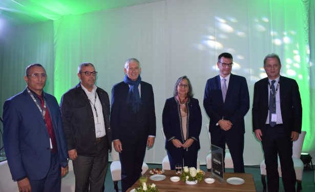 Tunisie : La ministre de l’industrie accompagnée de l’ambassadeur de France en Tunisie , André Parant examine le Projet d’expansion du groupe Actia Tunisie, spécialisé dans les industries électroniques