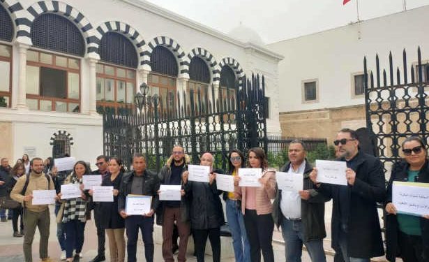 Tunisie : Les chargés de communication des ministères en sit-in pour la régularisation de leur situation conformément à l’accord du 27 novembre  2020