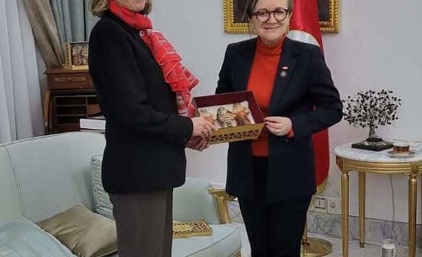 Tunisie : Rencontre de courtoisie entre l&rsquo;ambassadrice du Canada  Lorraine Diguer et  la cheffe du gouvernement, Najla Bouden