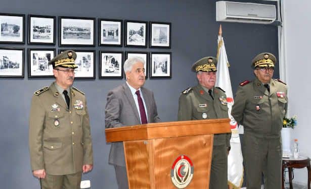 Tunisie : Le ministre de la Défense nationale supervise la cérémonie d’investiture du général de brigade, Mohamed Ben Salah en tant que directeur général de l’hôpital Militaire Principal d’Instruction de Tunis