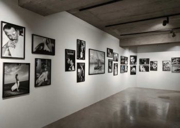 Pour la première fois en Tunisie, l’exposition photographique « Corps en scène » de l’artiste Sylvie Lancrenon, à la galerie MuskandAmber 