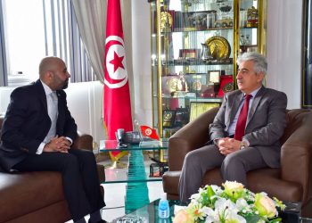 Tunisie : Rencontre entre le ministre de la défense nationale et l&rsquo;ambassadeur de l&rsquo;État du Koweït en Tunisie, Mansour Khaled  Omar