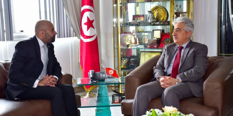 Tunisie : Rencontre entre le ministre de la défense nationale et l&rsquo;ambassadeur de l&rsquo;État du Koweït en Tunisie, Mansour Khaled  Omar
