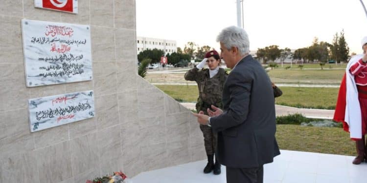 Tunisie : Le ministre de la défense nationale  en visite à la base militaire de Kairouan