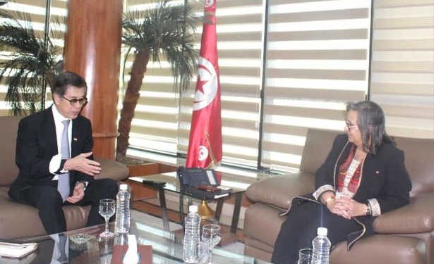 Tunisie : La ministre de l’industrie , Neila Nouira Gongi  reçoit l&rsquo;ambassadeur de Singapour en Tunisie