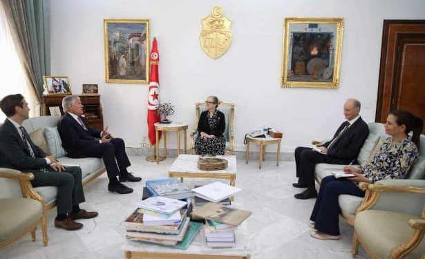 Tunisie : La cheffe du gouvernement, Najla Bouden, reçoit l’ambassadeur de France en Tunisie, André Parant à l’occasion de la fin de sa mission